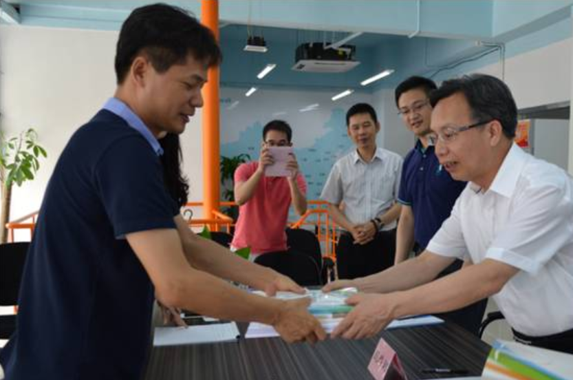 【建黨節(jié)】市領(lǐng)導(dǎo)甄瑞潮等市領(lǐng)導(dǎo)走訪富卡公司